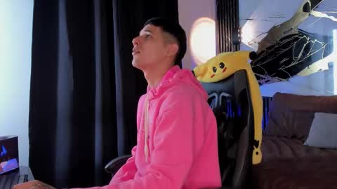 Snapshot of kylesmithx_ chatting on 12/15/25, 05:01 kylesmithx_ online show from 12/15/25, 05:01