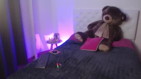 Sara online show from 09/17/25, 01:40