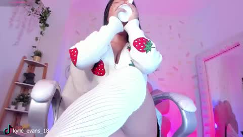 Kylie online show from 11/04/25, 11:04