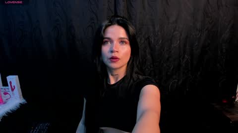 Snapshot of kylie_foxx1 chatting on 12/22/24, 02:17 submissive demon Please help me to reach 500 thumbs up online show from 12/22/24, 02:17