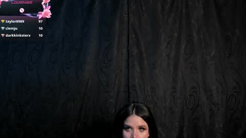 Snapshot of kylie_foxx1 chatting on 02/15/25, 02:04 submissive demon Please help me to reach 500 thumbs up online show from 02/15/25, 02:04