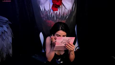 Snapshot of kylie_foxx1 chatting on 09/08/25, 08:08 submissive demon Please help me to reach 500 thumbs up online show from 09/08/25, 08:08