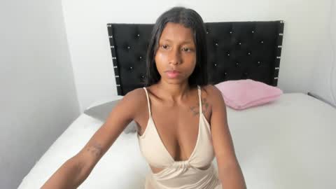 kylie_hot34 online show from 02/10/25, 09:15