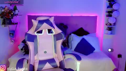 k ylie online show from 12/27/24, 03:42