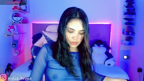 k ylie online show from 02/03/25, 09:18