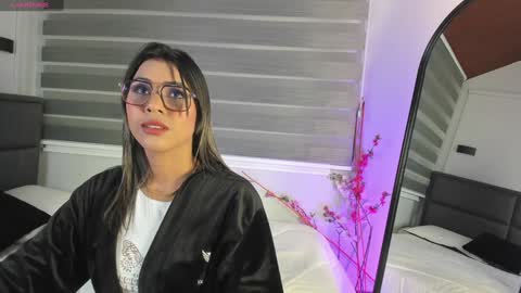 Kylie  online show from 01/28/25, 11:49