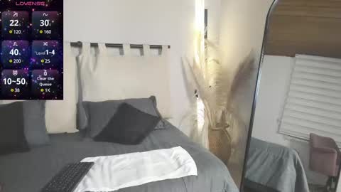 Kylie  online show from 02/15/25, 04:14