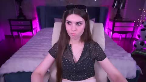 Nicole online show from 07/17/26, 07:04