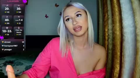 Snapshot of kylieoneadams chatting on 10/31/25, 12:44 kylie online show from 10/31/25, 12:44