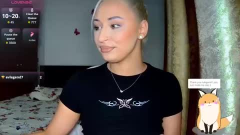 Snapshot of kylieoneadams chatting on 11/11/25, 08:25 kylie online show from 11/11/25, 08:25