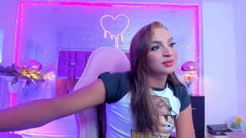 Snapshot of kylievictoria_ chatting on 10/16/25, 04:57 Kylie online show from 10/16/25, 04:57
