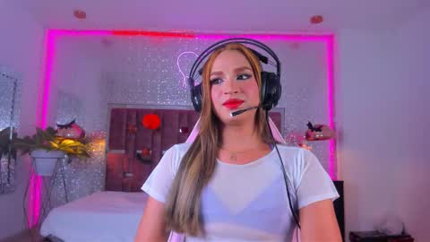 Snapshot of kylievictoria_ chatting on 10/23/25, 05:18 Kylie online show from 10/23/25, 05:18