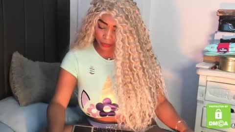 Snapshot of kyliewhiteboobs chatting on 11/26/25, 07:04 kylie white boobs online show from 11/26/25, 07:04