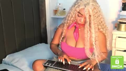 Snapshot of kyliewhiteboobs chatting on 11/27/25, 04:42 kylie white boobs online show from 11/27/25, 04:42