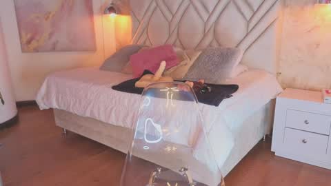 Snapshot of kylle_2050 chatting on 02/01/25, 11:43 Kyle online show from 02/01/25, 11:43