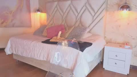 Snapshot of kylle_2050 chatting on 02/11/25, 11:43 Kyle online show from 02/11/25, 11:43