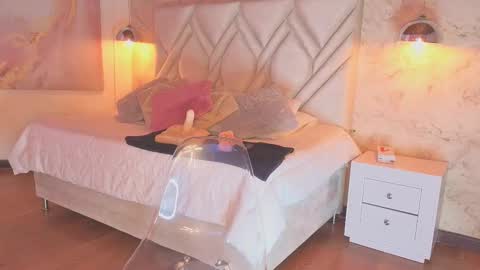 Snapshot of kylle_2050 chatting on 02/21/25, 11:44 Kyle online show from 02/21/25, 11:44