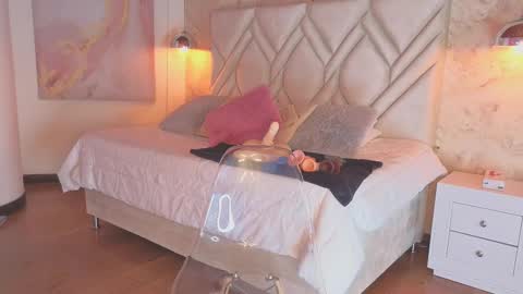 Snapshot of kylle_2050 chatting on 02/22/25, 11:35 Kyle online show from 02/22/25, 11:35