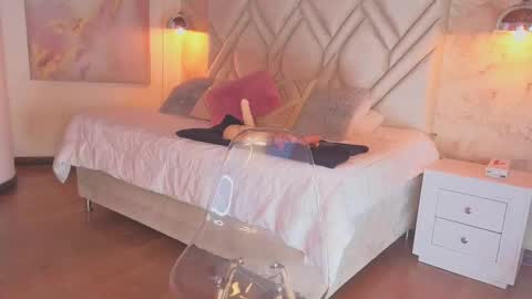 Snapshot of kylle_2050 chatting on 02/25/25, 11:41 Kyle online show from 02/25/25, 11:41