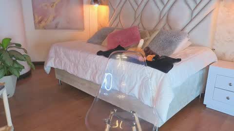 Snapshot of kylle_2050 chatting on 02/26/25, 11:20 Kyle online show from 02/26/25, 11:20