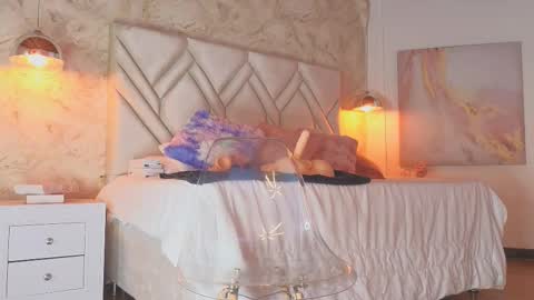 Snapshot of kylle_2050 chatting on 09/23/25, 11:24 Kyle online show from 09/23/25, 11:24