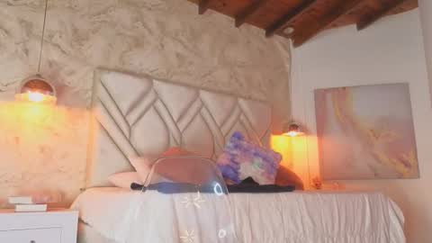 Snapshot of kylle_2050 chatting on 10/04/25, 11:19 Kyle online show from 10/04/25, 11:19