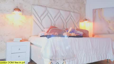 Snapshot of kylle_2050 chatting on 10/06/25, 11:18 Kyle online show from 10/06/25, 11:18