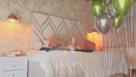 Snapshot of kylle_2050 chatting on 10/18/25, 12:06 Kyle online show from 10/18/25, 12:06