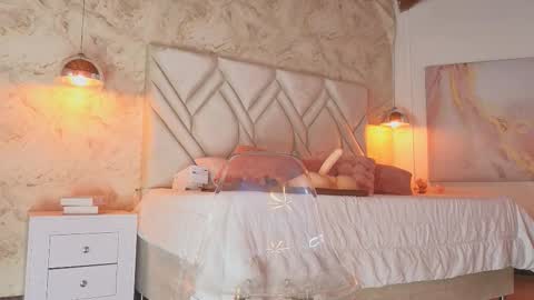 Snapshot of kylle_2050 chatting on 10/22/25, 11:21 Kyle online show from 10/22/25, 11:21