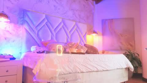 Snapshot of kylle_2050 chatting on 10/25/25, 11:29 Kyle online show from 10/25/25, 11:29