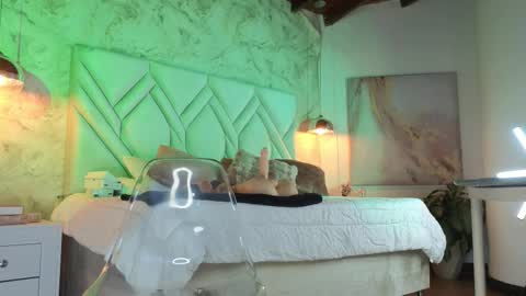 Snapshot of kylle_2050 chatting on 10/30/25, 11:22 Kyle online show from 10/30/25, 11:22