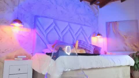 Snapshot of kylle_2050 chatting on 10/31/25, 11:22 Kyle online show from 10/31/25, 11:22