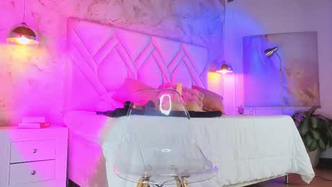 Snapshot of kylle_2050 chatting on 11/04/25, 11:20 Kyle online show from 11/04/25, 11:20