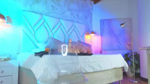 Snapshot of kylle_2050 chatting on 11/08/25, 11:21 Kyle online show from 11/08/25, 11:21