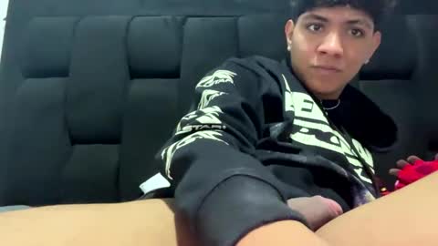 Snapshot of kylo_boy04 chatting on 12/19/25, 04:25 steven online show from 12/19/25, 04:25