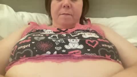 Snapshot of kylorencat chatting on 02/16/25, 01:36 KYLO online show from 02/16/25, 01:36