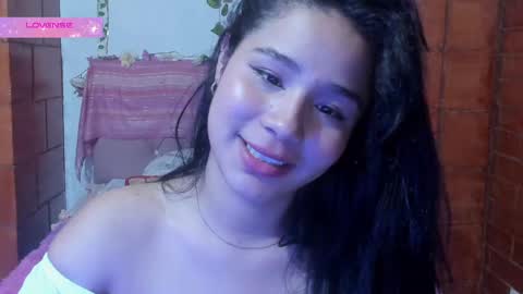 Snapshot of kyomi_beth chatting on 12/28/24, 05:02 kyomi online show from 12/28/24, 05:02