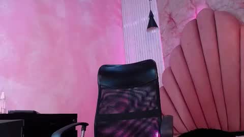 kyomi_hunt online show from 06/18/26, 04:46