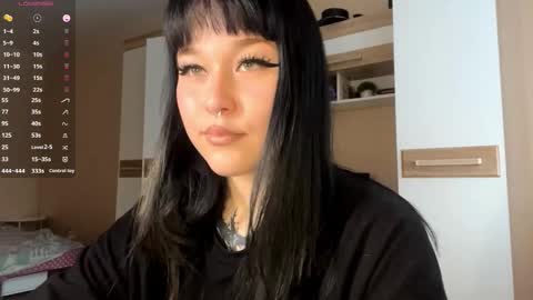 Eva online show from 11/23/25, 10:37