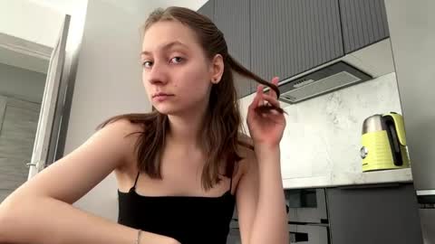 Snapshot of kyragraise chatting on 06/02/26, 12:18 Kira online show from 06/02/26, 12:18