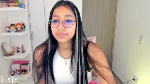 Snapshot of kyy_isa chatting on 10/04/25, 12:30 IG online show from 10/04/25, 12:30