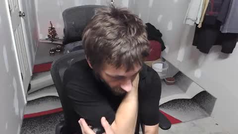 Snapshot of l1v1nth3dr3am chatting on 11/15/25, 04:32 l1v1nth3dr3am online show from 11/15/25, 04:32