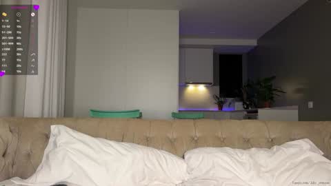 Julie online show from 11/08/25, 07:19