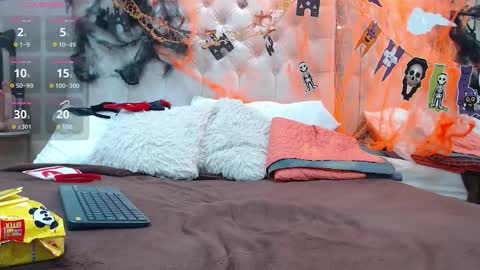 la crespa x online show from 10/13/25, 12:16