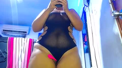 la_crespy29 online show from 10/28/25, 12:36