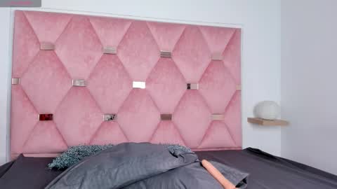 Snapshot of la_diabla8 chatting on 10/22/25, 11:32 Daniela online show from 10/22/25, 11:32