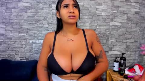 Snapshot of la_indiia chatting on 02/06/25, 12:05 la_indiia online show from 02/06/25, 12:05