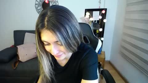 Snapshot of la_rola_ chatting on 11/18/25, 12:49 Catalina online show from 11/18/25, 12:49