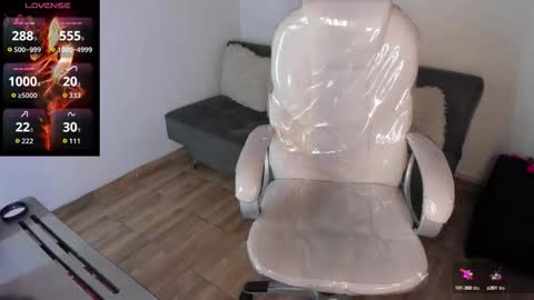  L A R A   online show from 09/11/25, 09:48