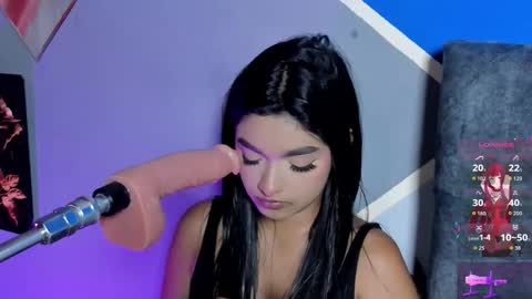 Snapshot of laau_hot1 chatting on 11/15/25, 09:54 danny online show from 11/15/25, 09:54